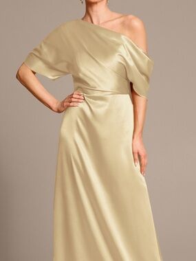 Elegant Off-Shoulder Drape Gown/Dress in Champagne color - Size 14-✨NEW✨